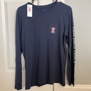NWT women’s Vineyard Vines long-sleeved tee in navy w/ pineapple design size S